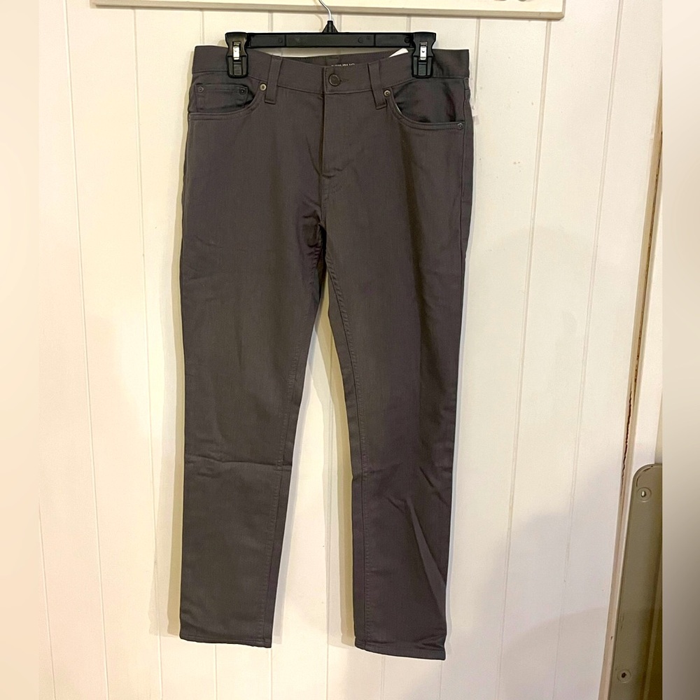 Banana Republic. Men’s Traveler Pant. NWT. Charcoal/Dark Grey